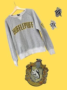 Hufflepuff / Harry Potter Bundle - Sweatshirt + Pin + Earrings / Small
